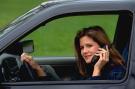Handy-Frau-Auto Bild02