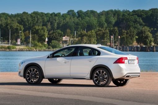 Volvo_S60_Cross_Country 2