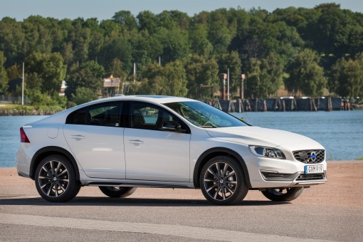 Volvo_S60_Cross_Country 3